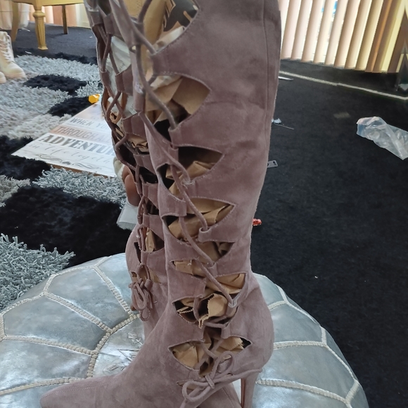 Boots - Picture 8 of 8